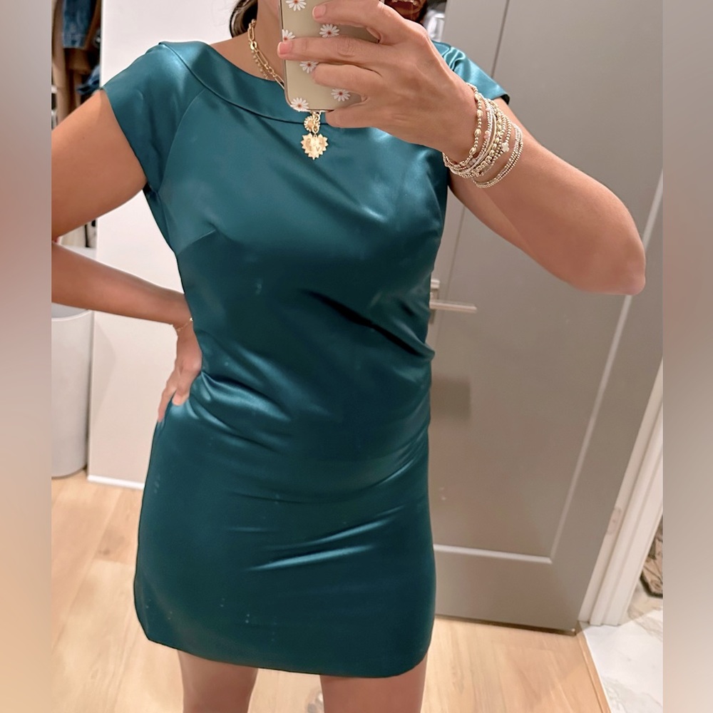 Max & Cleo semi formal cocktail dress, cap sleeve size 6 satin Emerald